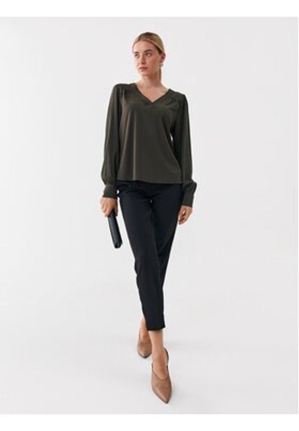 only - ONLY Bluzka 15303748 Zielony Regular Fit. Kolor: zielony. Materiał: wiskoza