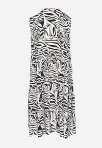 Born2be - Czarna Bawełniana Rozkloszowana Sukienka z Geometrycznym Wzorem Annivaria. Okazja: na co dzień. Typ kołnierza: dekolt w kształcie V. Kolor: czarny. Materiał: bawełna. Wzór: geometria. Typ sukienki: rozkloszowane. Styl: klasyczny, casual, elegancki #5