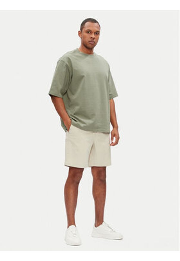 Michael Kors Szorty materiałowe CS5304ZDR2 Beżowy Regular Fit. Kolor: beżowy. Materiał: bawełna