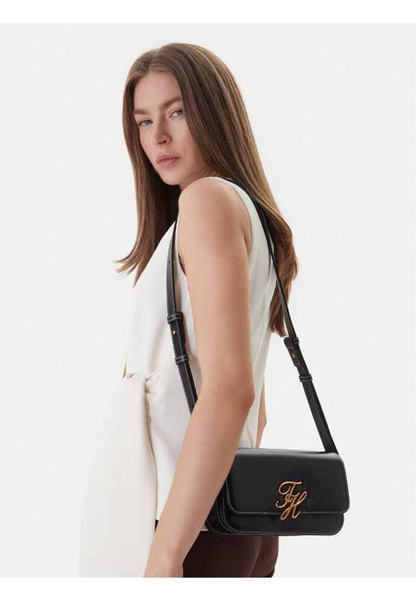 TOMMY HILFIGER - Tommy Hilfiger Torebka Th Script Flap Crossover AW0AW18399 Czarny. Kolor: czarny. Materiał: skórzane