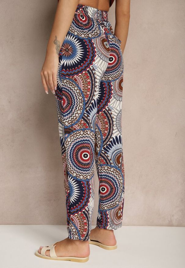 Renee - Niebiesko-Brązowe Szerokie Spodnie z Bawełny High Waist w Abstrakcyjny Wzór Jorivaess. Okazja: na co dzień, na spotkanie biznesowe. Stan: podwyższony. Kolor: niebieski. Materiał: bawełna. Styl: biznesowy, klasyczny, elegancki, casual