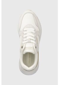 TOMMY HILFIGER - Tommy Hilfiger sneakersy ELEVATED FEMININE RUNNER kolor biały FW0FW07594. Nosek buta: okrągły. Kolor: biały. Materiał: guma. Obcas: na platformie #3