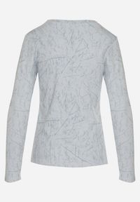 Born2be - Niebieska Bluzka Typu Longsleeve z Geometrycznym Wzorem Unila. Okazja: do pracy, na co dzień, na spotkanie biznesowe. Kolor: niebieski. Materiał: jeans. Długość rękawa: długi rękaw. Wzór: geometria. Styl: casual, biznesowy #7