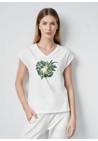 Ochnik - T-shirt damski kremowy z kwiatowym printem. Kolor: biały. Materiał: bawełna. Długość: krótkie. Wzór: nadruk, kwiaty #3