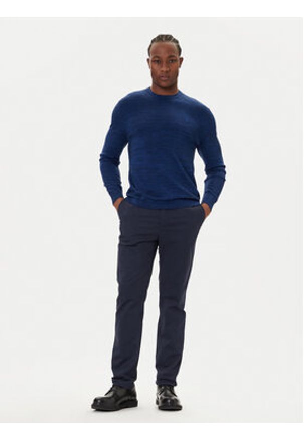Calvin Klein Sweter LV04LB305G Granatowy Regular Fit. Kolor: niebieski. Materiał: wełna