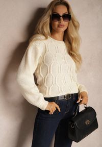 Renee - Jasnobeżowy Sweter z Dodatkiem Wełny ze Ściągaczami i Splotem Teriela. Okazja: na co dzień. Kolor: beżowy. Materiał: wełna. Wzór: ze splotem. Styl: klasyczny, casual, elegancki