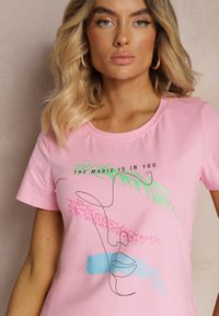 Renee - Różowy T-shirt z Bawełny z Krótkim Rękawem i Ozdobnym Printem Saronea. Okazja: na co dzień. Kolor: różowy. Materiał: bawełna. Długość rękawa: krótki rękaw. Długość: krótkie. Wzór: nadruk. Styl: casual #3