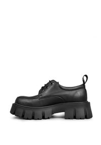 Altercore Półbuty damskie kolor czarny na platformie. Nosek buta: okrągły. Zapięcie: sznurówki. Kolor: czarny. Obcas: na platformie #2