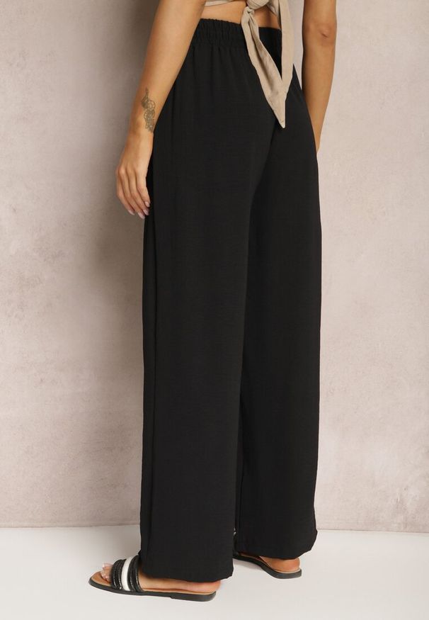 Renee - Czarne Spodnie High Waist ze Sznurkiem w Talii i Prostą Nogawką Raveann. Okazja: na co dzień, na spacer. Stan: podwyższony. Kolor: czarny. Wzór: aplikacja. Styl: casual