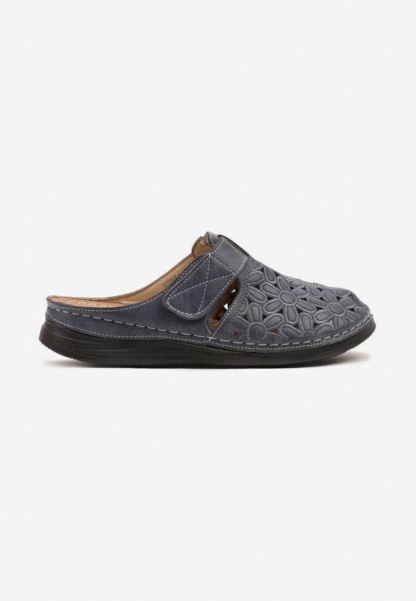 Born2be - Granatowe Klapki Ozdobione Ażurową Cholewką Desolia. Okazja: na co dzień. Kolor: niebieski. Materiał: jeans. Wzór: aplikacja, ażurowy. Sezon: lato, wiosna. Styl: klasyczny, casual