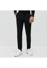 Reserved - Spodnie chino slim fit - Czarny. Kolor: czarny #1