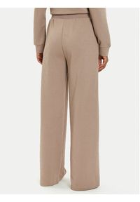 Guess Spodnie palazzo Peony V4BB02 KCHR2 Beżowy Relaxed Fit. Kolor: beżowy. Materiał: syntetyk #4