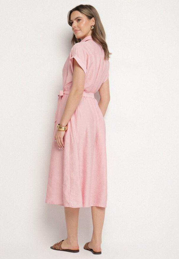 Born2be - Różowa Wiskozowa Sukienka Koszulowa z Paskiem Rinaruna. Okazja: na co dzień. Kolor: różowy. Materiał: wiskoza. Typ sukienki: koszulowe. Styl: casual, elegancki