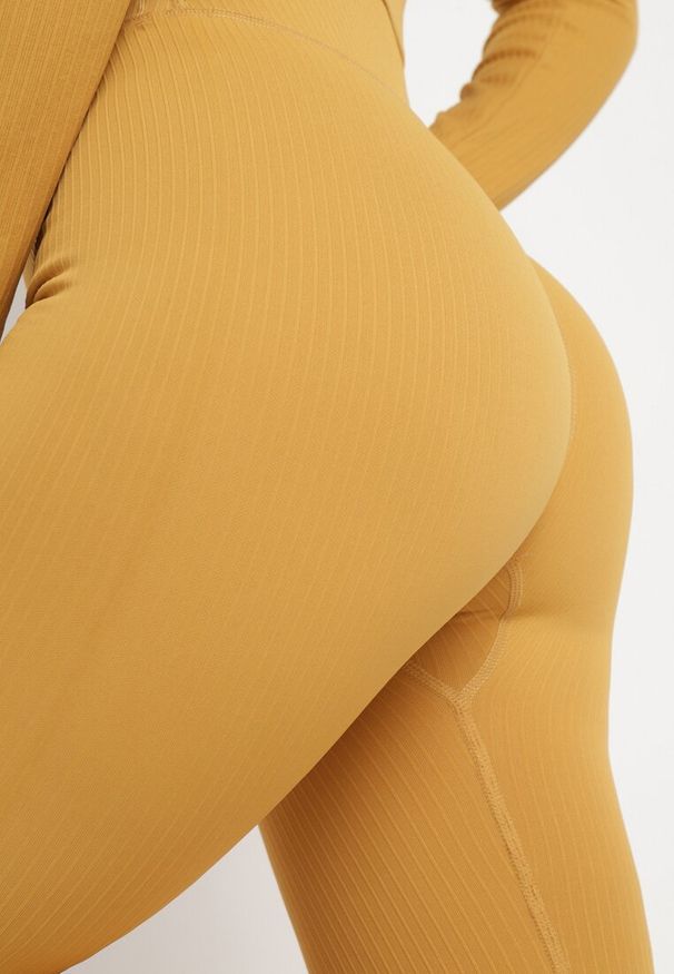 Born2be - Żółte Legginsy z Elastycznej Prążkowanej Dzianiny Ichorsa. Kolor: żółty. Materiał: dzianina, prążkowany