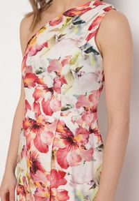 Born2be - Czerwona Wiskozowa Kwiatowa Sukienka o Asymetrycznym Kroju Lironia. Okazja: na co dzień. Kolor: czerwony. Materiał: wiskoza. Wzór: kwiaty. Sezon: wiosna, lato. Typ sukienki: asymetryczne. Styl: casual, elegancki #6