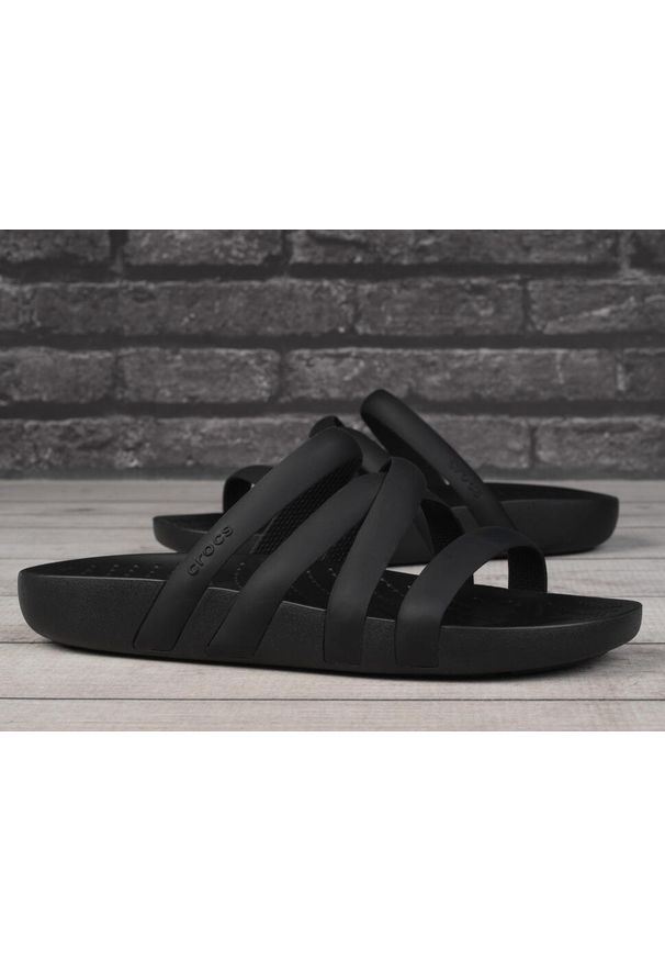 Sandały damskie do chodzenia Crocs SPLASH STRAPPY. Kolor: czarny. Styl: sportowy