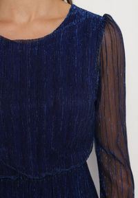 Born2be - Niebieska Sukienka z Wiskozy Ozdobiona Metaliczną Nicią Meliorea. Kolor: niebieski. Materiał: wiskoza. Wzór: aplikacja. Styl: klasyczny, elegancki #4