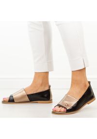 POTOCKI - Czarne skórzane płaskie sandały damskie Potocki 19397. Okazja: na co dzień. Kolor: czarny. Materiał: skóra. Wzór: aplikacja. Sezon: wiosna, lato. Obcas: na płaskiej podeszwie. Styl: casual, elegancki #1