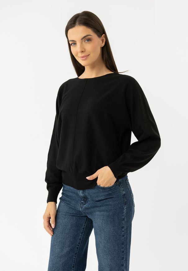 Volcano - Luźny sweter S-MINDY. Okazja: na co dzień, do pracy, na spotkanie biznesowe. Materiał: materiał, prążkowany, dzianina, jeans. Długość rękawa: długi rękaw. Długość: długie. Styl: biznesowy, casual, elegancki