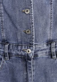 Born2be - Niebieski Jeansowy Kombinezon z Bawełny z Odkrytymi Plecami i Kołnierzykiem Edaviael. Okazja: na co dzień. Kolor: niebieski. Materiał: bawełna, jeans. Styl: casual, klasyczny #2