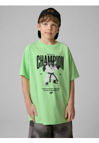 4f - 4F T-shirt loose z nadrukiem chłopięcy - zielony 158/164 (12-14 lat). Okazja: na co dzień, na uczelnię. Kolor: zielony. Materiał: materiał. Wzór: nadruk. Sezon: lato. Styl: casual, sportowy #1