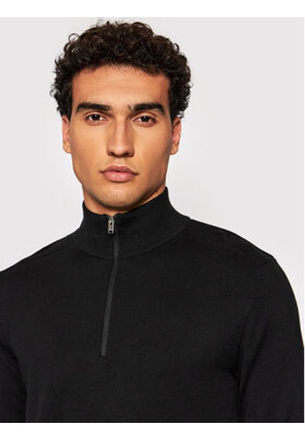 Selected Homme Sweter Berg 16074687 Czarny Regular Fit. Kolor: czarny. Materiał: bawełna
