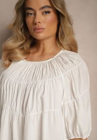 Renee - Biała Bluzka z Wiskozą o Fasonie Oversize z Gumkami w Ramionach Alirona. Okazja: na spacer. Kolor: biały. Materiał: wiskoza. Styl: elegancki, klasyczny #3