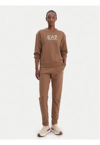 EA7 Emporio Armani Dres 7W000115 AF13135 U6044 Brązowy Regular Fit. Kolor: brązowy. Materiał: bawełna #1