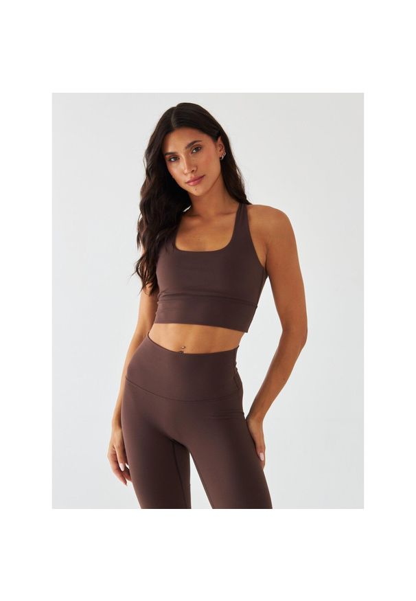 BESHAPED - Stanik Sportowy BeShaped Morning Dew. Kolor: brązowy. Materiał: nylon, elastan. Sport: bieganie