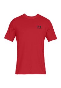 Under Armour - Koszulka fitness męska UNDER ARMOUR Sportstyle z krótkim rękawem. Kolor: czerwony. Długość rękawa: krótki rękaw. Długość: krótkie. Sport: fitness