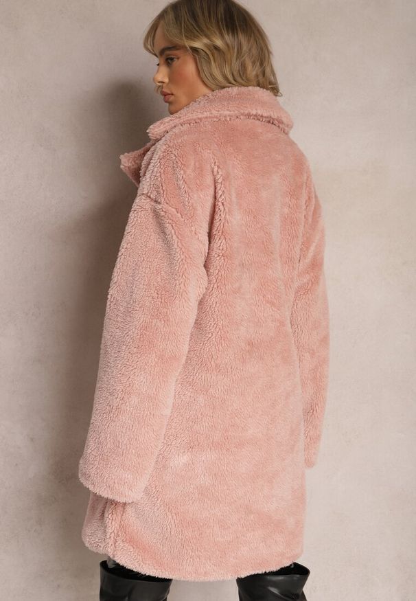 Renee - Różowy Płaszcz Typu Teddy z Futerka z Kieszeniami Serenzi. Kolor: różowy. Materiał: futro