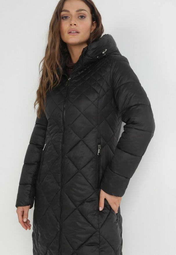Born2be - Czarna Kurtka za Kolano Pikowana Viphee. Kolor: czarny. Materiał: materiał. Sezon: zima, jesień