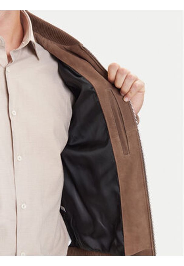 Michael Kors Kurtka skórzana CT5801E4R4 Brązowy Regular Fit. Kolor: brązowy. Materiał: skóra