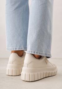 Born2be - Beżowe Casualowe Sneakersy VICES na Grubej Podeszwie z Tłoczeniami Therelle. Okazja: na co dzień. Kolor: beżowy. Materiał: dzianina, jeans #6