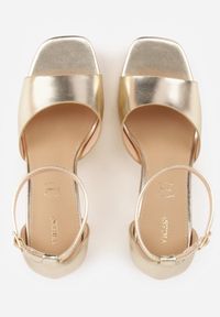 Born2be - Złote Sandały VICES na Platformie i Słupku ze Skórzaną Wkładką Phelusa. Okazja: do pracy, na wesele, na spotkanie biznesowe, na ślub cywilny. Zapięcie: pasek. Kolor: złoty. Materiał: skóra. Obcas: na platformie. Styl: biznesowy. Wysokość obcasa: średni #2