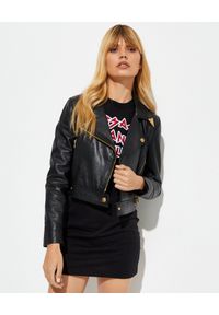 Versace Jeans Couture - VERSACE JEANS COUTURE - Czarna skórzana kurtka Regular Fit. Kolor: czarny. Materiał: skóra. Wzór: aplikacja #1