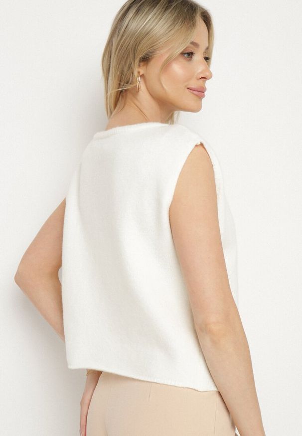 Born2be - Biała Kamizelka w Klasycznym Stylu z Wełną Felzeki. Okazja: na spacer, do pracy, na spotkanie biznesowe. Kolor: biały. Materiał: wełna. Styl: klasyczny