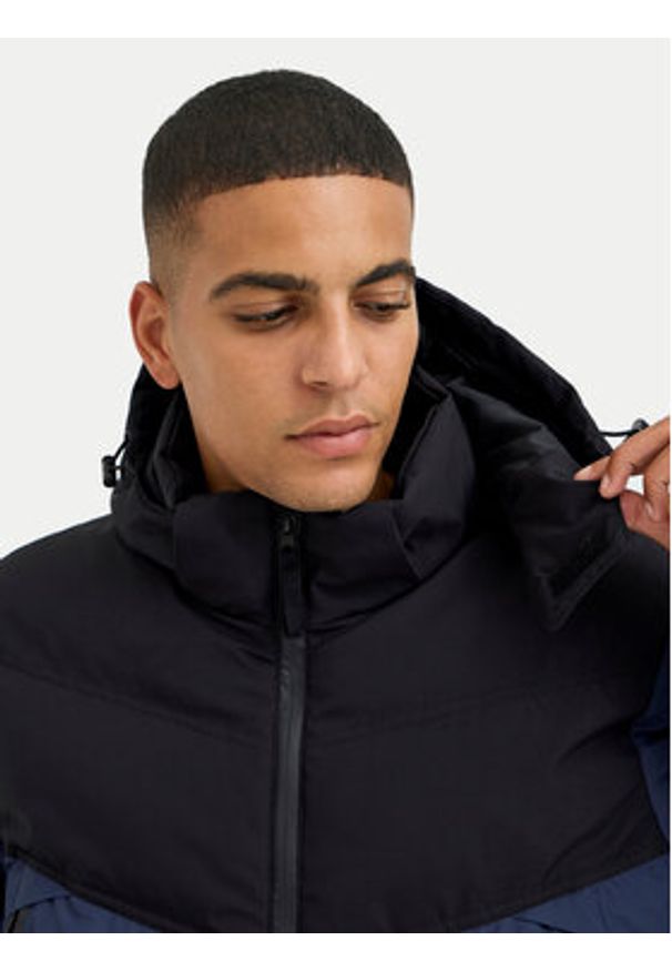 Blend Kurtka zimowa 20717475 Granatowy Regular Fit. Kolor: niebieski. Materiał: syntetyk. Sezon: zima