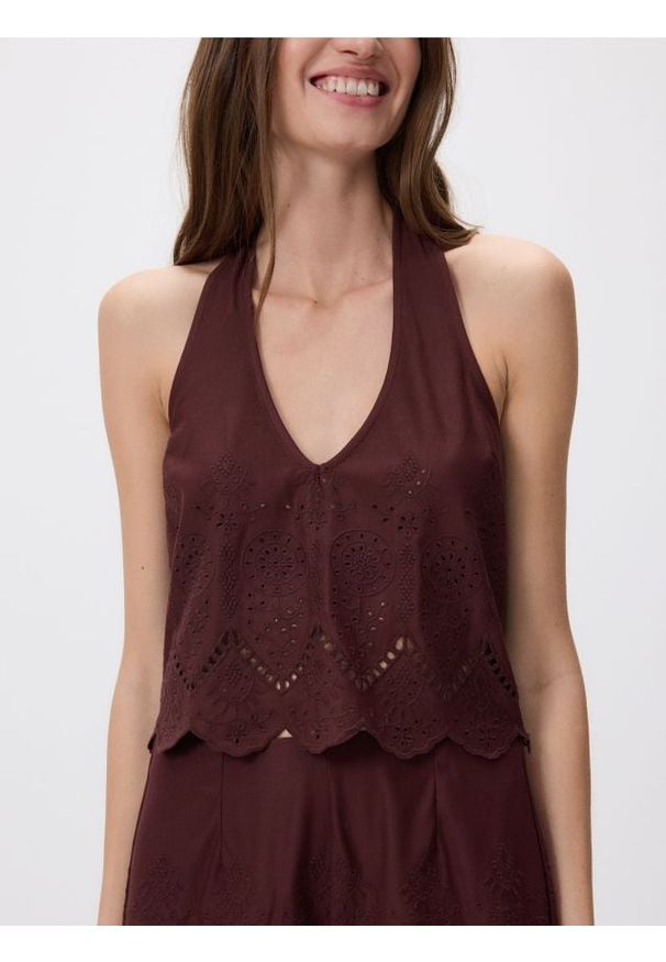 Reserved - Ażurowy top z wiązaniem - brązowy. Kolor: brązowy. Materiał: wiskoza, dzianina. Długość: krótkie. Wzór: ażurowy