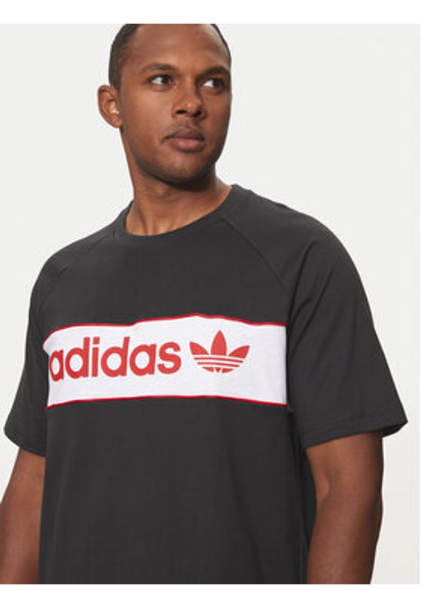 Adidas - adidas T-Shirt Archive IS1404 Czarny Regular Fit. Kolor: czarny. Materiał: bawełna