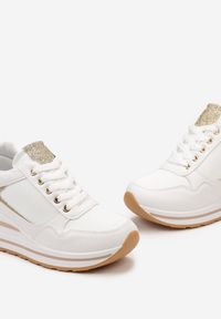 Renee - Białe Sneakersy na Niskiej Platformie ze Wstawkami Brokatowymi Gwenoa. Kolor: biały. Obcas: na platformie #4