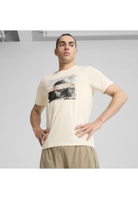 Puma - Męska koszulka do biegania GRAPHICS SEASONS PUMA Alpine Snow White. Kolor: biały, wielokolorowy, beżowy. Sport: bieganie, fitness