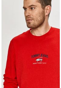 Tommy Jeans Bluza bawełniana męska kolor czerwony z aplikacją. Okazja: na co dzień. Kolor: czerwony. Materiał: bawełna. Wzór: aplikacja. Styl: casual #3