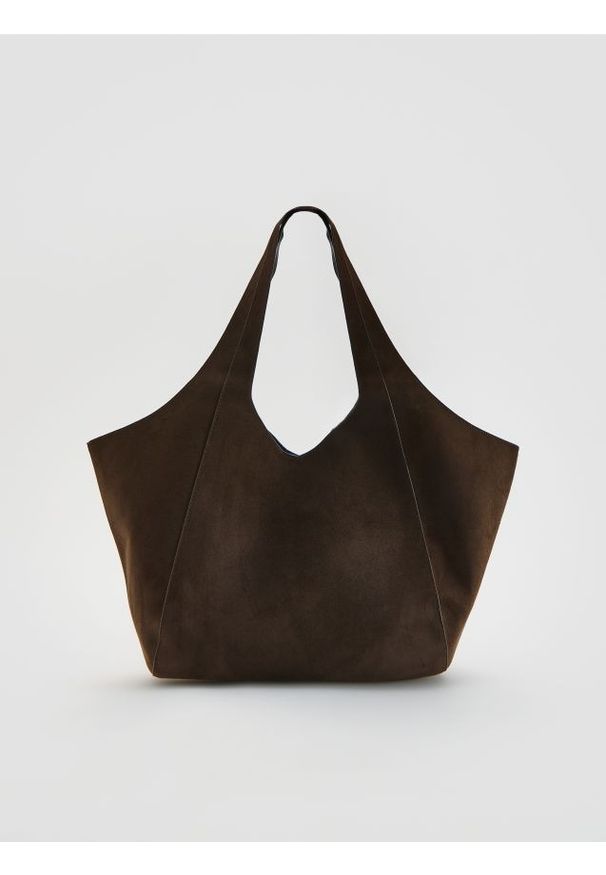 Reserved - Torebka shopper z imitacji zamszu - ciemnobrązowy. Kolor: brązowy. Materiał: zamszowe