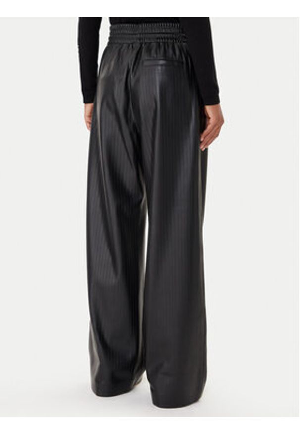 BOSS Spodnie z imitacji skóry Talpina 50548123 Czarny Relaxed Fit. Kolor: czarny. Materiał: skóra