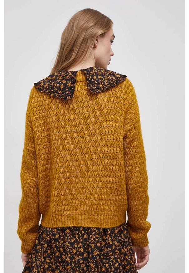 Vero Moda Sweter damski kolor żółty ciepły. Kolor: żółty. Materiał: poliester, dzianina. Wzór: ze splotem