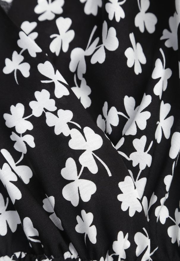 Renee - Czarna Sukienka Euphice. Okazja: na co dzień. Kolor: czarny. Materiał: materiał, wiskoza. Długość rękawa: krótki rękaw. Wzór: nadruk, aplikacja. Typ sukienki: kopertowe, proste. Styl: casual. Długość: maxi