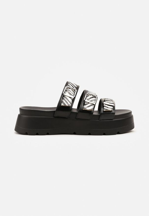 Renee - Czarno-Białe Klapki na Platformie z Ozdobnymi Klamrami Redaive. Okazja: na co dzień. Kolor: czarny. Materiał: jeans. Obcas: na platformie. Styl: casual
