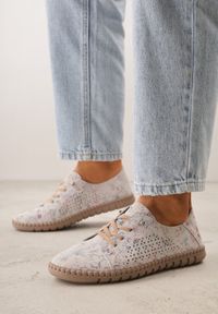 Born2be - Beżowo-Różowe Skórzane Sneakersy w Kwiaty z Ażurowym Wzorem Rionela. Zapięcie: sznurówki. Kolor: beżowy. Materiał: skóra. Wzór: ażurowy, kwiaty. Sezon: lato #6