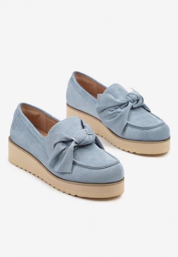 Renee - Niebieskie Mokasyny z Ekozamszu na Niskiej Platformie z Ozdobną Kokardą Nusalena. Okazja: na co dzień. Kolor: niebieski. Materiał: jeans. Obcas: na platformie. Styl: elegancki, casual